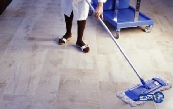 مواطنة جامعية تعمل “عاملة نظافة” تناشد خادم الحرمين لإيجاد وظيفة مناسبة لتخصصها "فيديو"