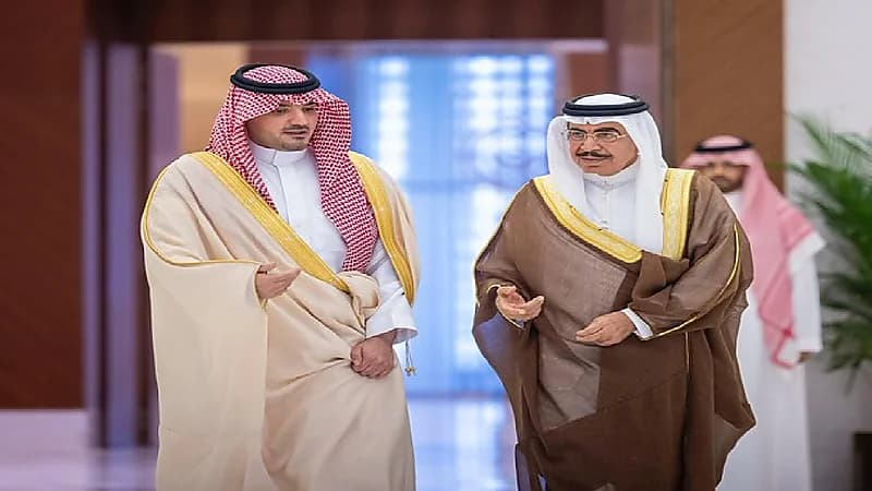 وزير الداخلية يبحث مع نظيره البحريني موضوعات متعلقة بالشأن الأمني