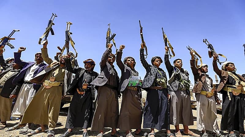 الكشف عن هوية قيادي حوثي لقي مصرعه في اشتباكات جنوب الحديدة