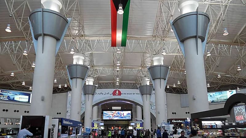 مشاجرة بين ضابطين تنتهي بإطلاق النار في مطار الكويت