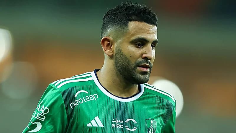 حقيقة طلب محرز الاعتزال الدولي من تمثيل منتخب بلاده