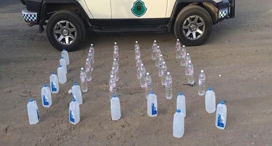 احتكاك بين مركبتين يكشف 24 قارورة عرق مسكر بمكة