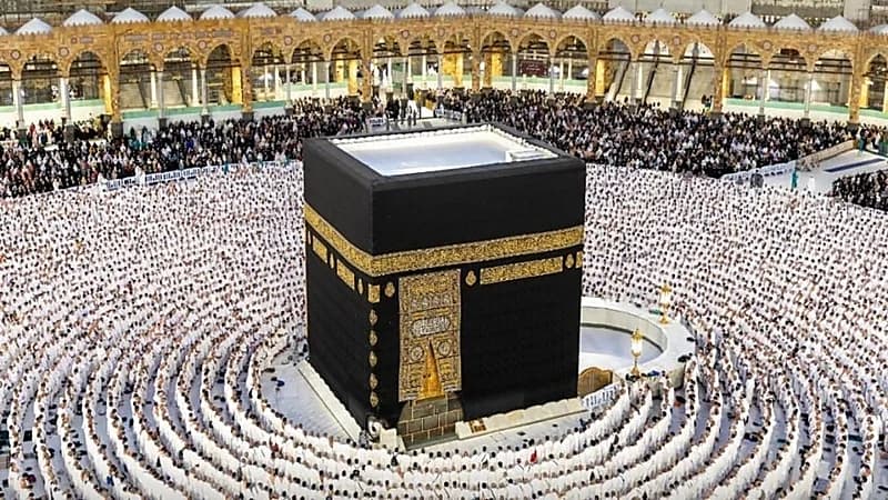 طالب بالتطوع الصحي يتفاجأ بحالة نادرة داخل الحرم المكي.. فيديو