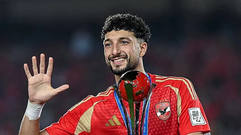 الأهلي المصري يحدد شروط رحيل نجمه
