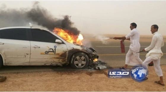 تطويق نيران اشتعلت بسيارة مسن بتثليث