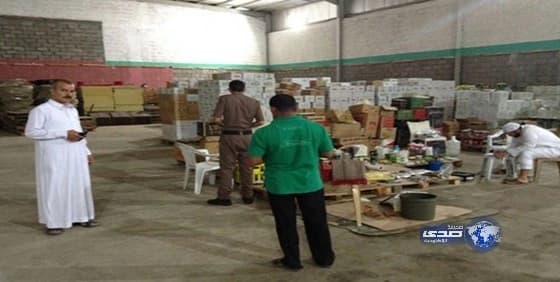 ضبط مصنع يُنتج مواد غذائية غير صالحة للاستهلاك