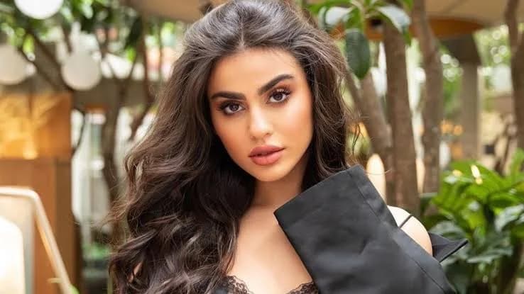 انهيار وبكاء يومي بعد أن تمت سرقتها في باريس .. فيديو