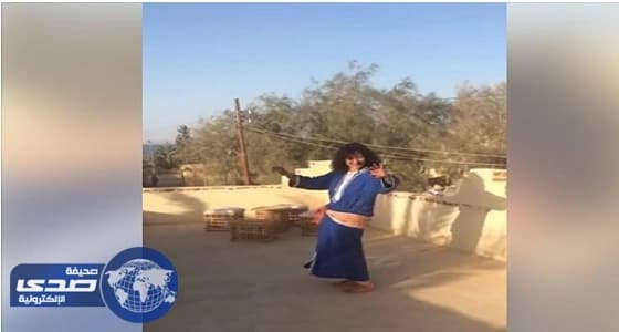 بالفيديو .. رقص خليع لأستاذة جامعية على أغنية لفنانة إغراء