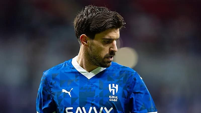 شقيق نيفيز في عيد ميلاده بالزي السعودي .. صور