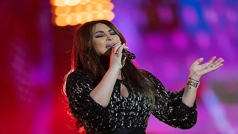 صور.. إليسا تشعل الأجواء في موسم الرياض