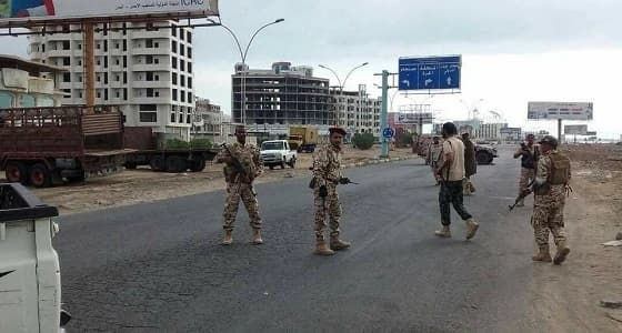 القوات الشرعية تسيطر على معسكر لمليشيا المجلس الانتقالي بعدن