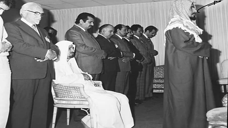 صور نادرة للشيخ ناصر الشثري وهو يرافق الملك خالد