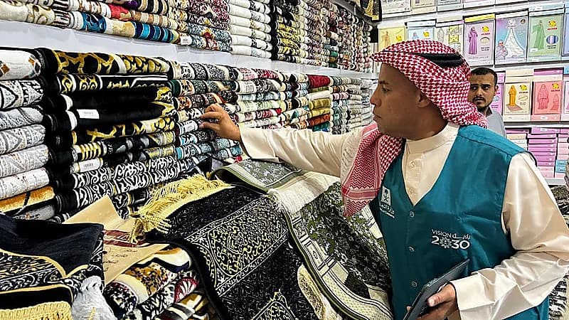 التجارة تنفذ 15 ألف زيارة تفتيشية بالمدينة المنورة .. صور