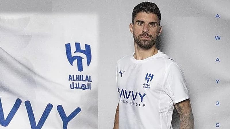 الهلال يدشن الطقم الثاني للفريق .. فيديو