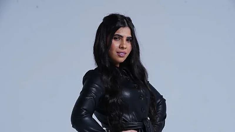 " منى" تجهز مفاجأة جديدة لجمهورها بعد نجاح "فيني اللى مكفيني"