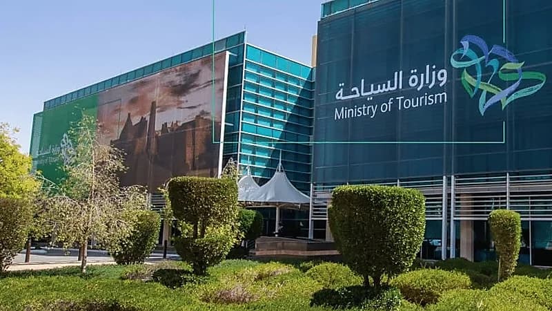 إلزام منصات وتطبيقات الحجز بعدم عرض مرافق الضيافة غير المرخصة