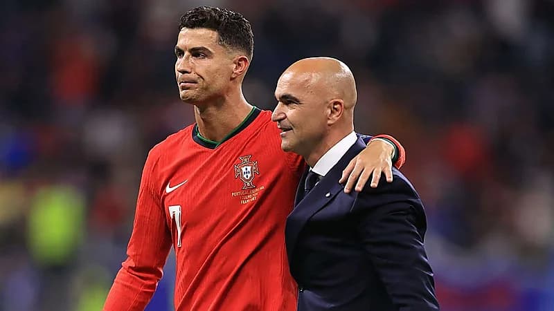 مدرب البرتغال يشيد برونالدو قبل مواجهة بولندا