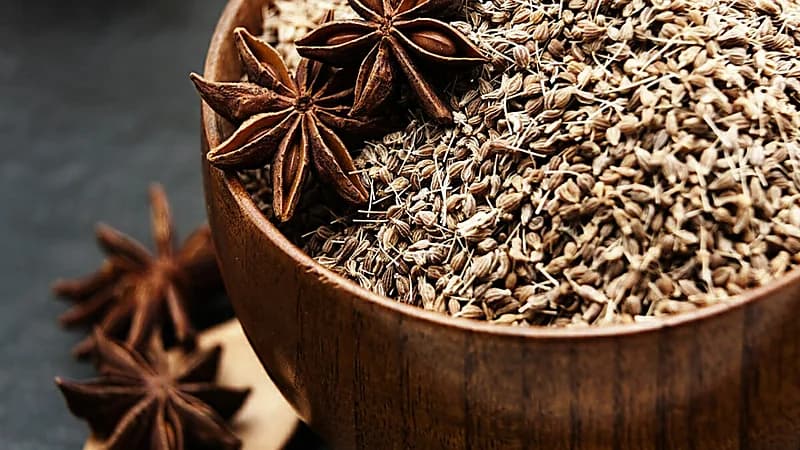 "الغذاء والدواء": عشبة اليانسون تتعارض مع بعض الأدوية