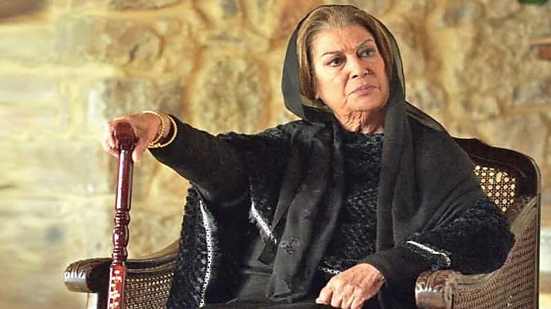 منى واصف تثير الجدل بإطلالة شبابية جذابة (صورة)