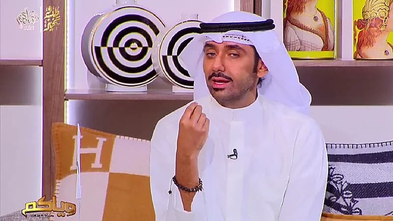 صالح الراشد يتعرض للانتقادات بسبب الغترة والعقال