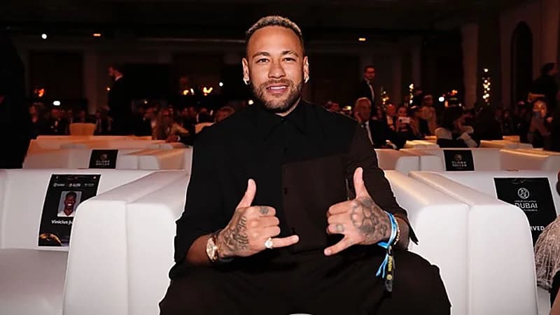 نيمار يستمتع بإجازته مع عائلته في دبي .. صور