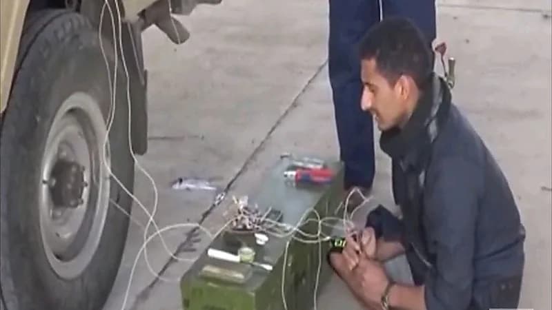 شاهد.. تحويل الحوثيين مطار صنعاء إلى مركز لإطلاق الصواريخ الباليسيتة والمسيرات