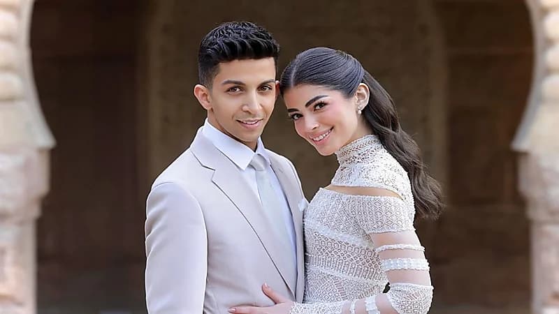 الظهور الأول لـ ليلى زاهر وهشام جمال بعد الزواج بسيارة فارهة.. فيديو