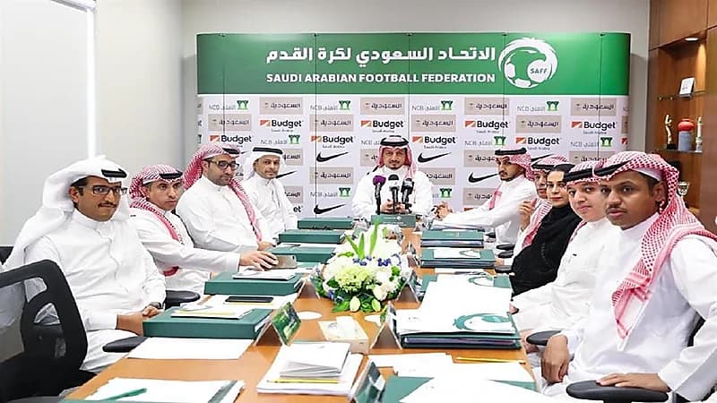 اتحاد القدم يلغي السقف الأعلى لرواتب اللاعبين المحليين