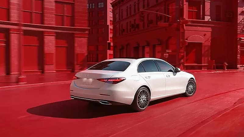 بالصور.. مرسيدس تزيح الستار عن C300 السيدان موديل 2022