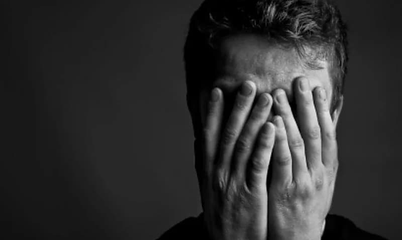 رجل يطلب الطلاق للضرر بعد تعرضه للضرب من زوجته بطلة الكاراتيه