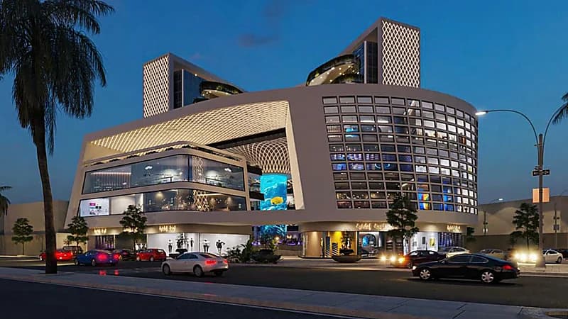 بدء أعمال الحفر والإنشاء في مشروع فندقي بشارع سلطانة‬⁩ في المدينة المنورة .. صور