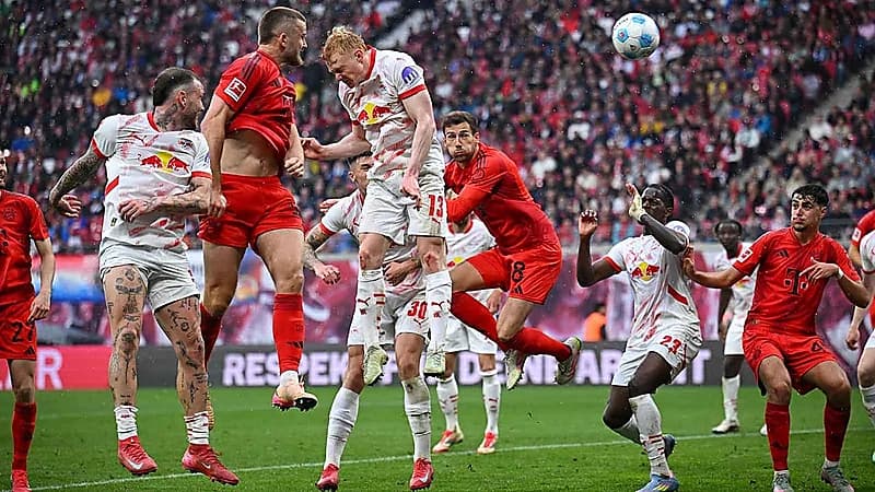 بايرن ميونخ يتعثر أمام لايبزيغ ويؤجل حسم لقب الدوري