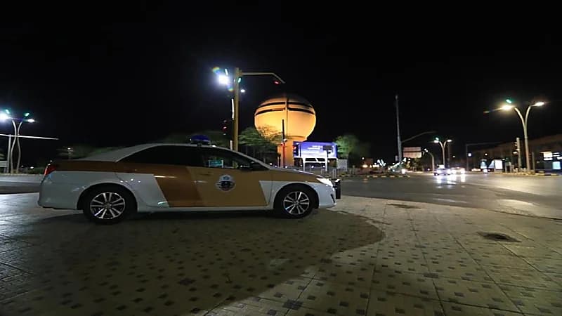 الإطاحة بمواطنين ترجلا من مركبة وتركاها تسير بالطريق في القصيم