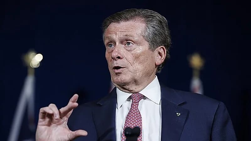 فضيحة غرامية تطيح بمسؤول كندي