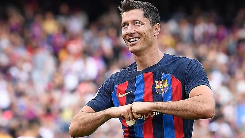 برشلونة يفتح الباب أمام رحيل نجمه إلى دوري روشن