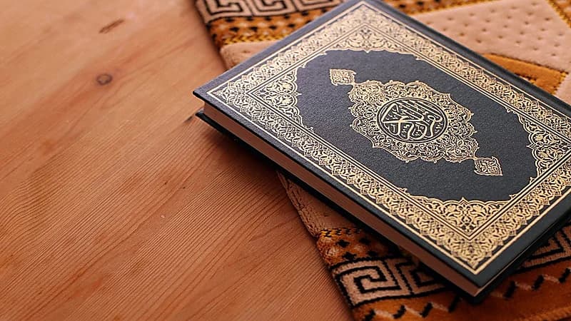 الكويت..وافد سوري يحرق القرآن الكريم (فيديو)