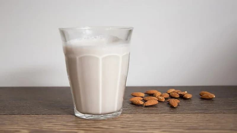 فوائد صحية لحليب اللوز