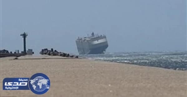 بالفيديو.. رياح قوية تُطيح بسفينة ضخمة في جنوب أفريقيا