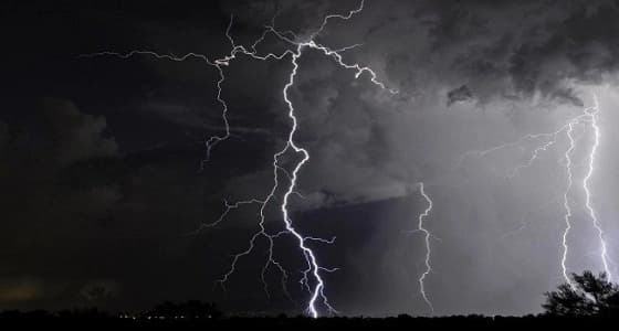 تحذيرات من سحب رعدية في سماء عسير