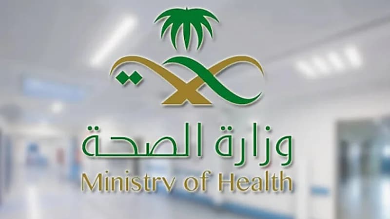 طبيب يجدد عقده ذاتيا ويزيد راتبه رغم طي قيده بالطائف