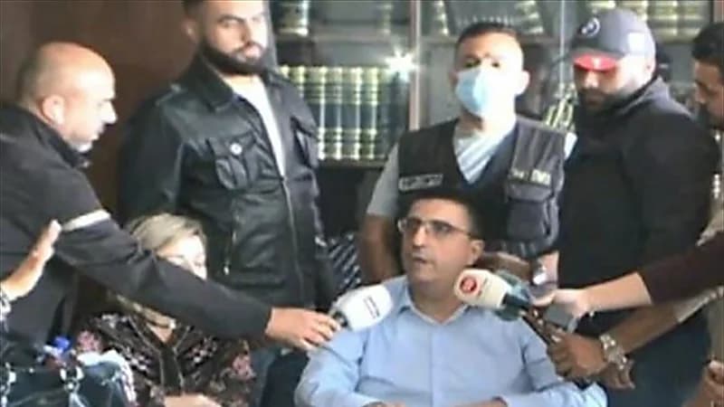 شاهد.. لبنانيون يقتحمون وزارة الشؤون الاجتماعية بسبب الانهيار الاقتصادي