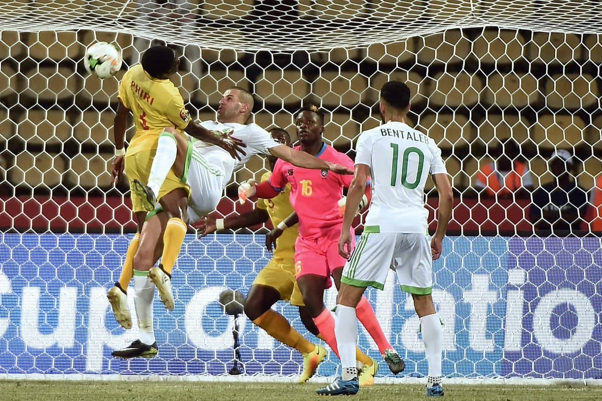 الجزائر تفتتح مشاركته بأمم أفريقيا بتعادل مع زيمبابوي