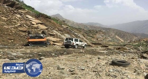 بالفيديو .. العناية الإلهية تنقذ العابرين من انهيار عقبة صلالة على طريق جبل الحشر - الداير