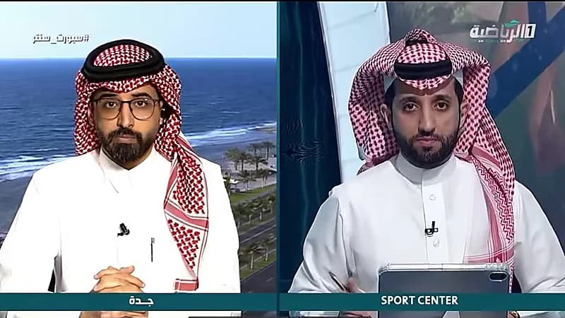 إغماء مفاجئ للإعلامي عبدالعزيز القرني على الهواء مباشرة ويعلق: أنا بخير الحمد لله.. فيديو