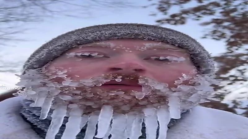 شاهد.. أمريكى تجمدت لحيته من البرد