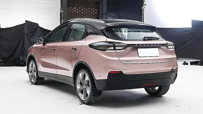 بالصور.. سيارات جيلي ترفع النقاب عن نسختها الكهربائية الجديدة GEOMETRY C