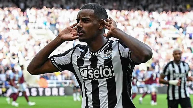 ليفربول يقترب من إيزاك بعد موافقة نيوكاسل المبدئية