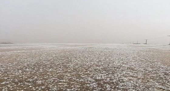 أمطار رعدية مصحوبة بزخات برد تحد من الرؤية بمنطقتين