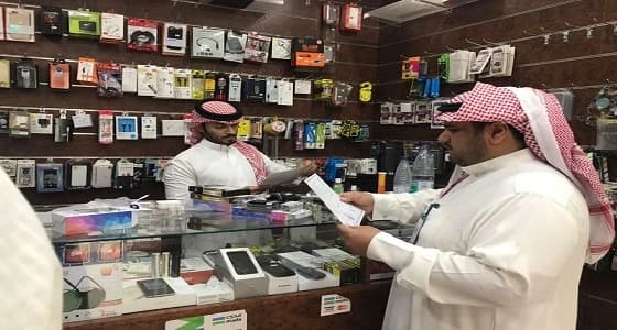 بالصور.. " عمل الرياض " يحرر 156 مخالفة وينذر 80 منشأة تجارية