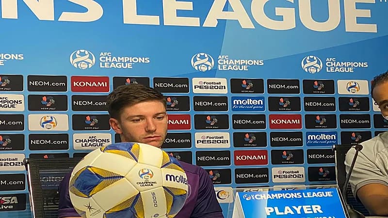 "فييتو" يكشف عن سبب عدم استكماله مباراة الهلال وأجمك وطبيعة إصابته